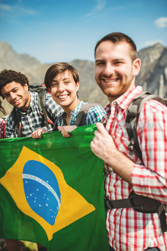 背包客团结与巴西国旗