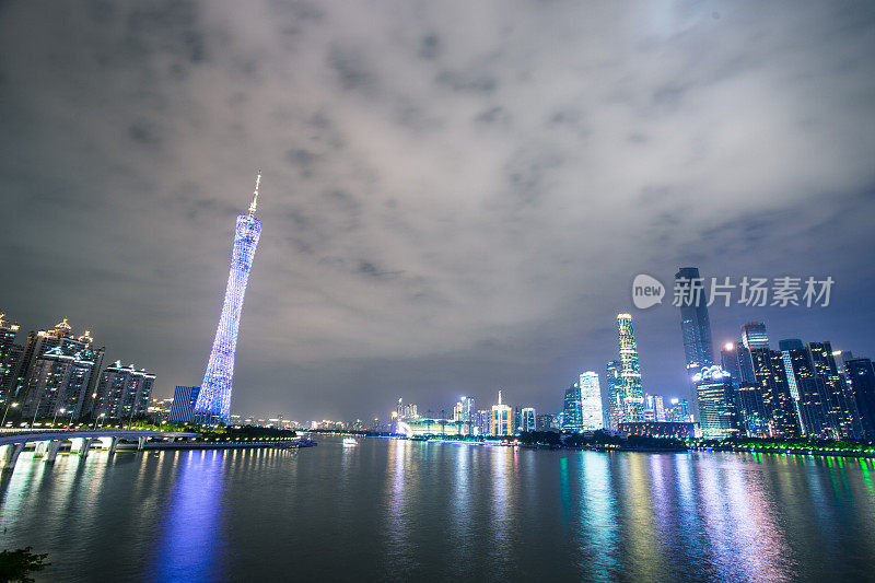 广州夜景在珠江上