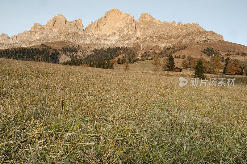 Dolomites，意大利:日落时分的Catinaccio