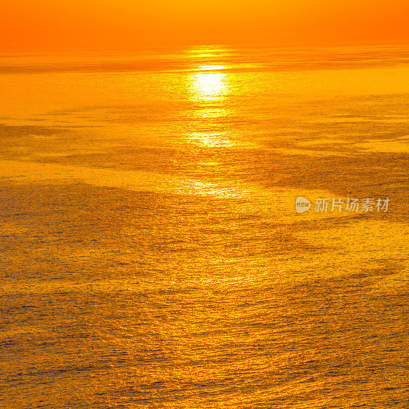 海上日出