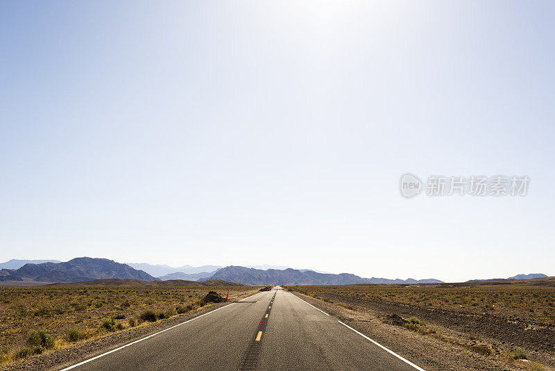 穿越沙漠的道路