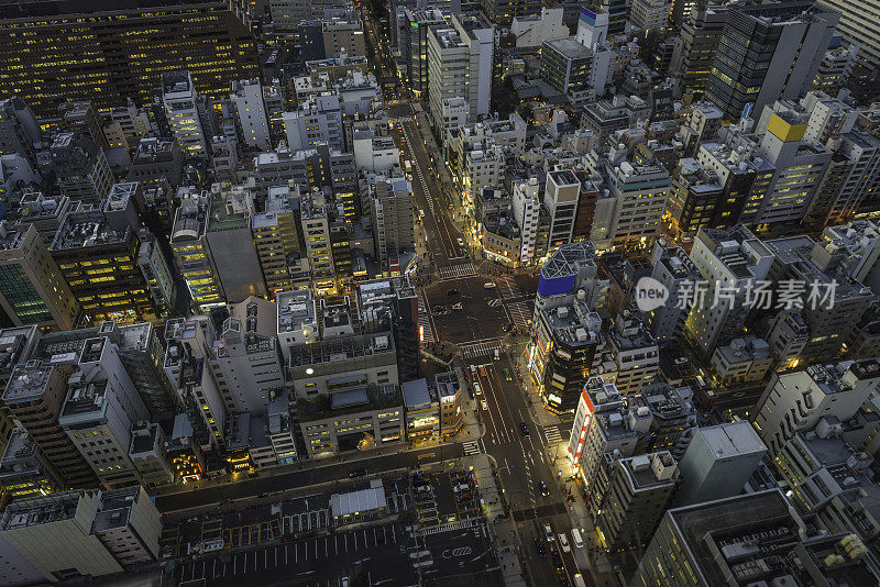 东京空中街景拥挤的城市夜景日本