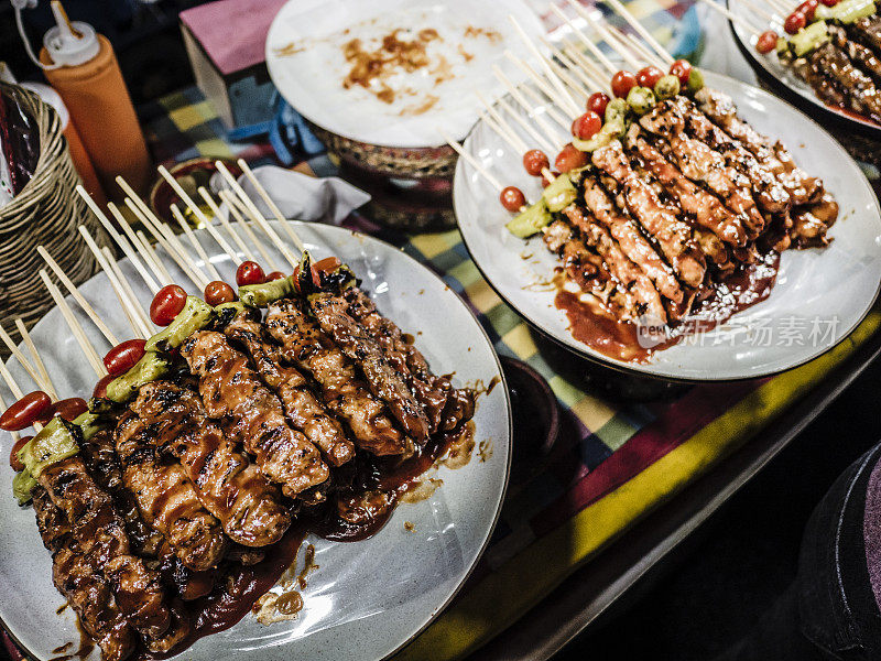 泰国曼谷街头市场的肉串