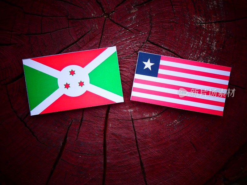 布隆迪国旗与利比里亚国旗在树桩孤立