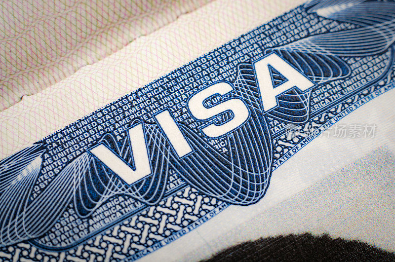 在护照上接近美国签证