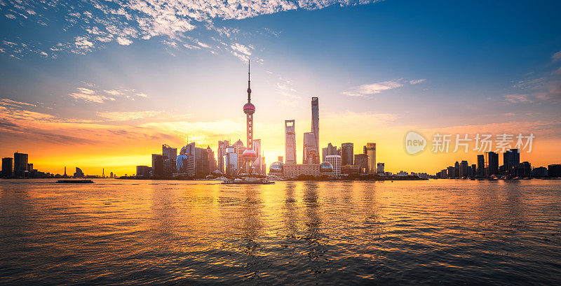 上海日出时的鸟瞰图