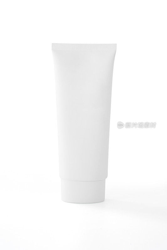 白色化妆管包装霜或凝胶孤立在白色背景。