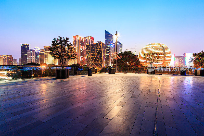 杭州钱江新城夜间的现代化写字楼和城市广场