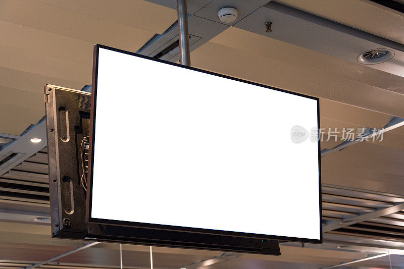 空白的广告空间屏幕悬挂在天花板上接近
