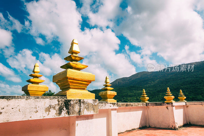 泰国科帕颜，恰洛姆的中国桑桑寺观音寺金塔
