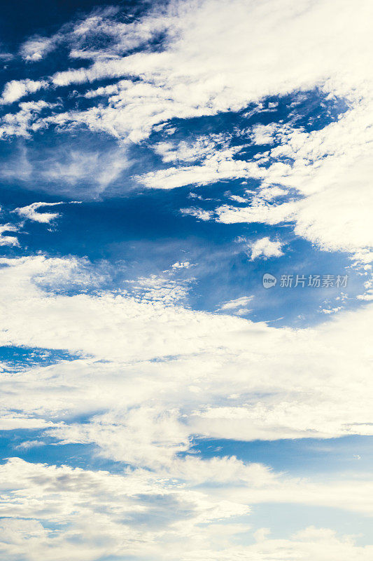 天空，云景，高积云和卷积云。