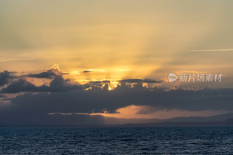 俄勒冈海岸的日出