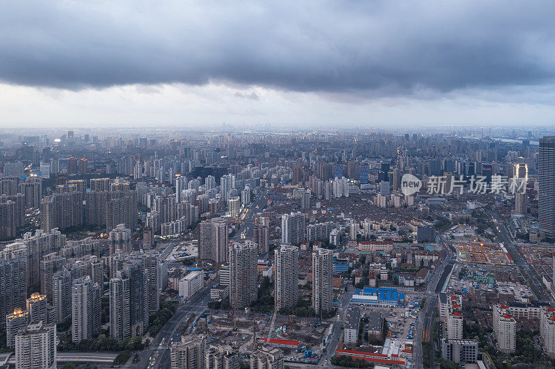 中国上海的日出全景航拍图