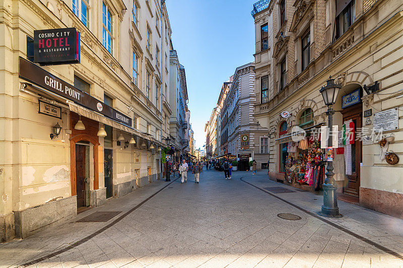 著名的Vaci街，布达佩斯的主要购物街。