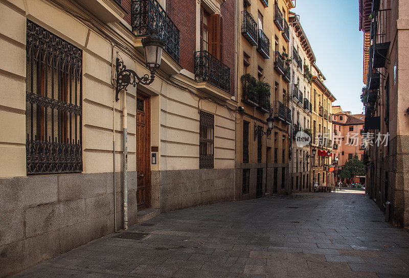 西班牙马德里历史中心的街道