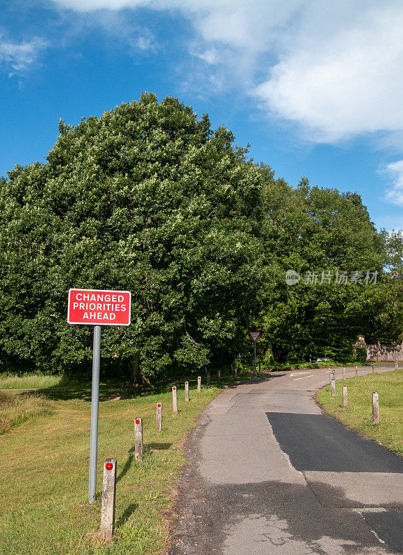 英国南区改变了优先路标