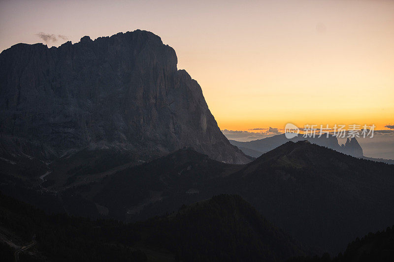 Dolomites上的户外标志性景观:从帕索塞拉全景