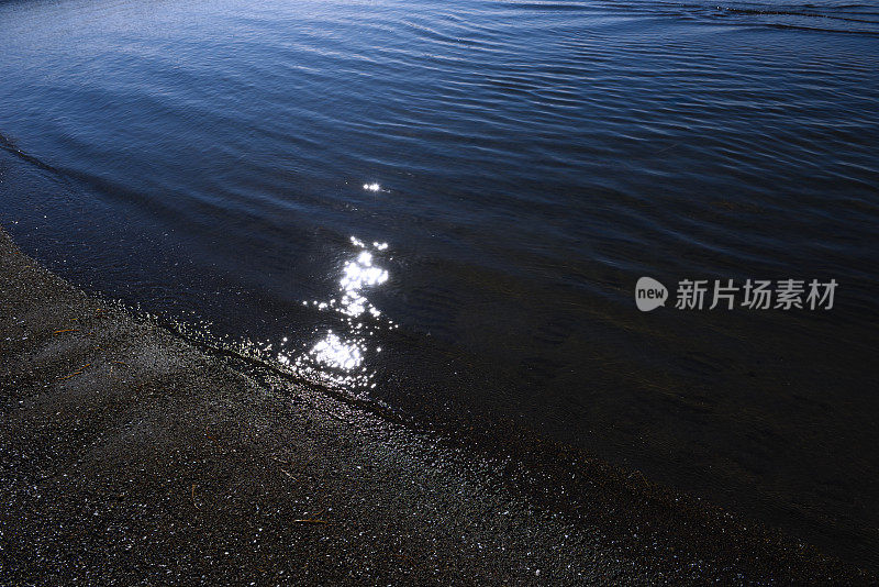 东京湾地区低潮小浪