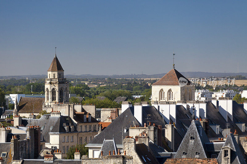 圣-Étienne-le-Vieux教堂鸟瞰图和老圣索维尔在卡昂