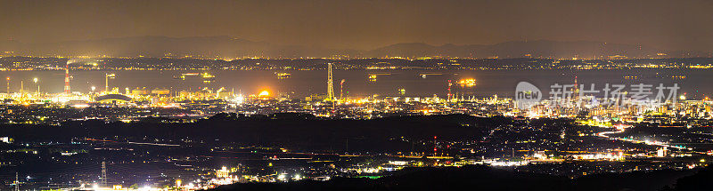 一个工业城市的夜景，Yokkaichi市