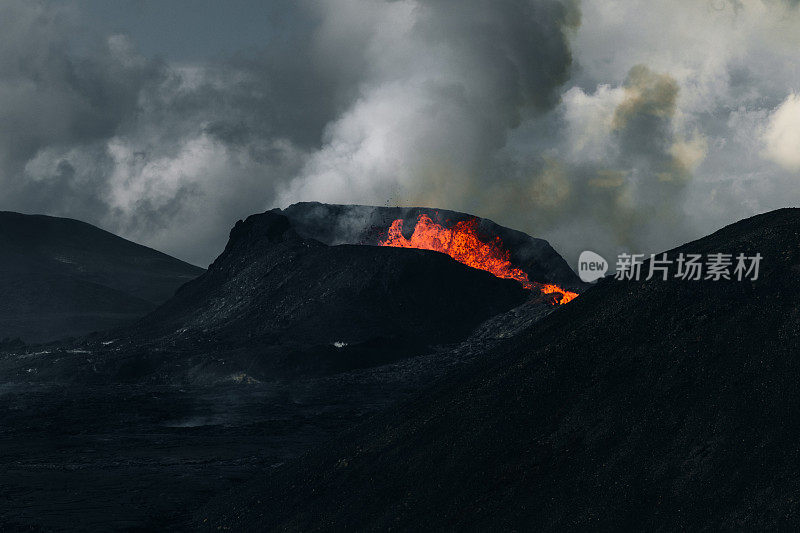 冰岛Fagradalsfjall火山喷发的壮观景象