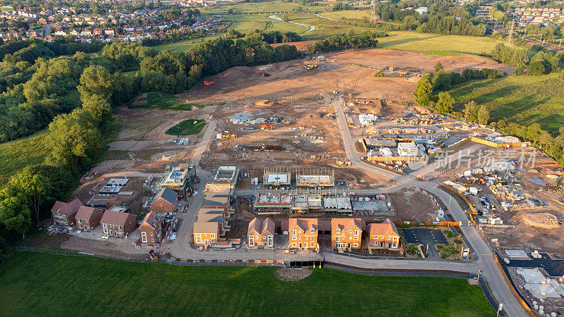 鸟瞰图新建房屋建筑工地在英格兰，英国