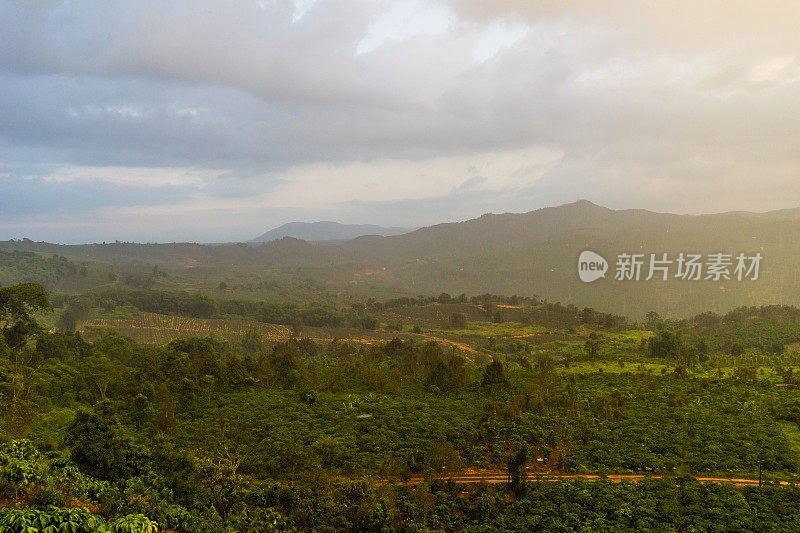 越南林东省宝禄市附近山谷和山脉的美丽景色