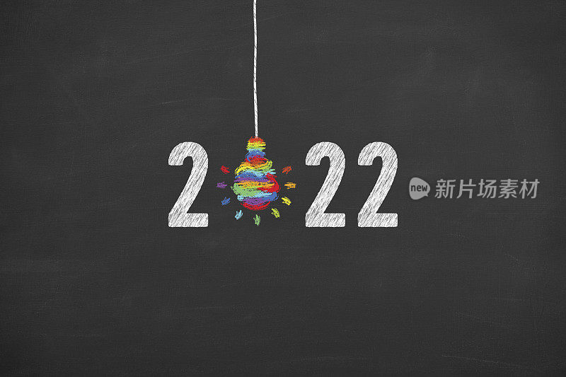 在黑板背景上绘制2022年新年想法