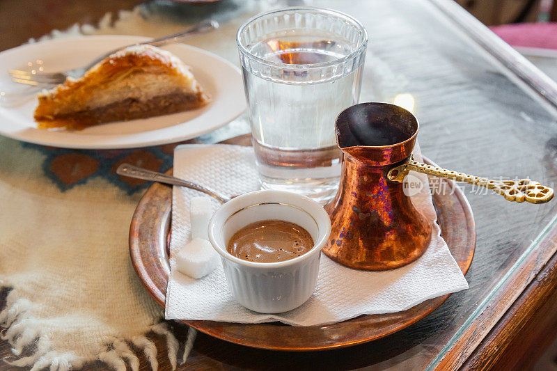 土耳其咖啡和果仁蜜饼