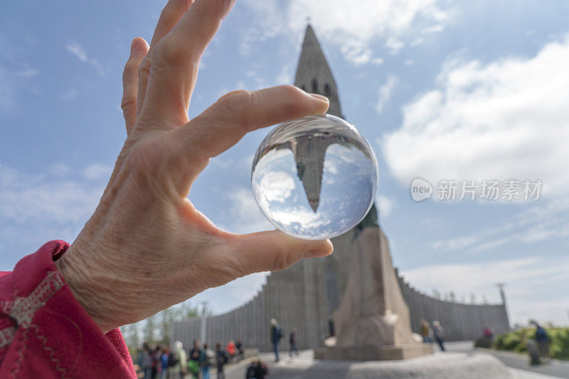 雷克雅未克Hallgrimskirkja教堂，水晶球的镜像