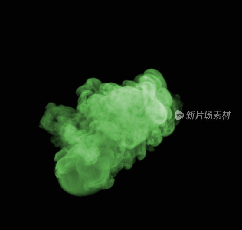 在黑色上看到缕缕和旋涡状的绿色有毒烟雾云