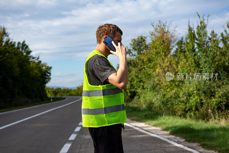 年轻人呼叫汽车服务