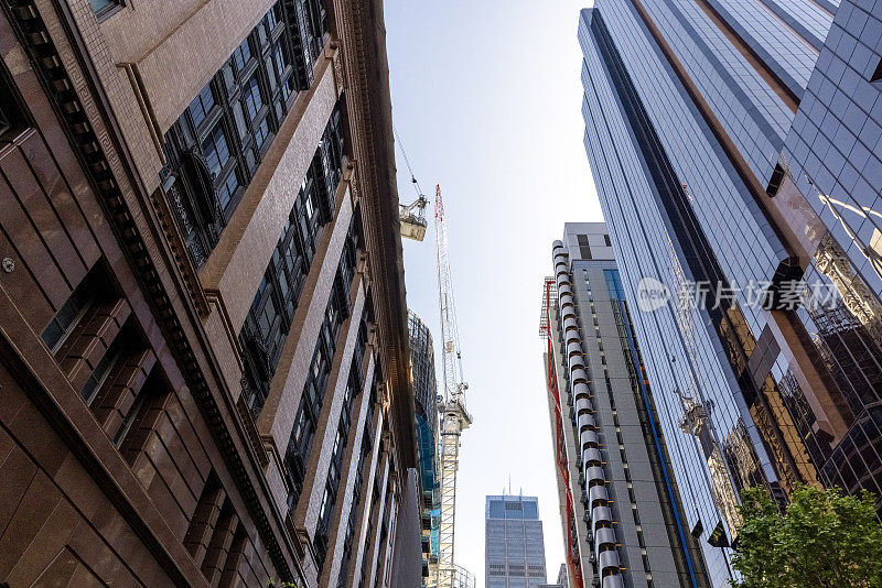 城市摩天大楼的建设，背景与复制空间