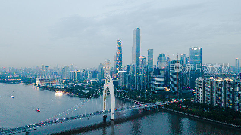 无人机拍摄的烈德大桥和珠江新城