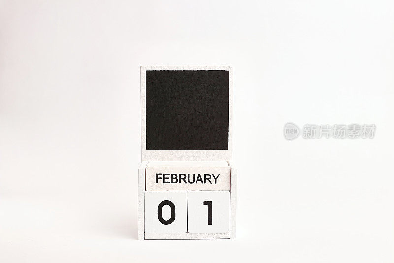 日历上的日期是2月1日，还有一个设计师的地方。说明某一特定日期的事件。