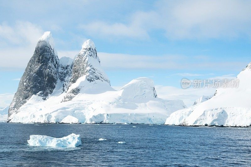 南极半岛海峡