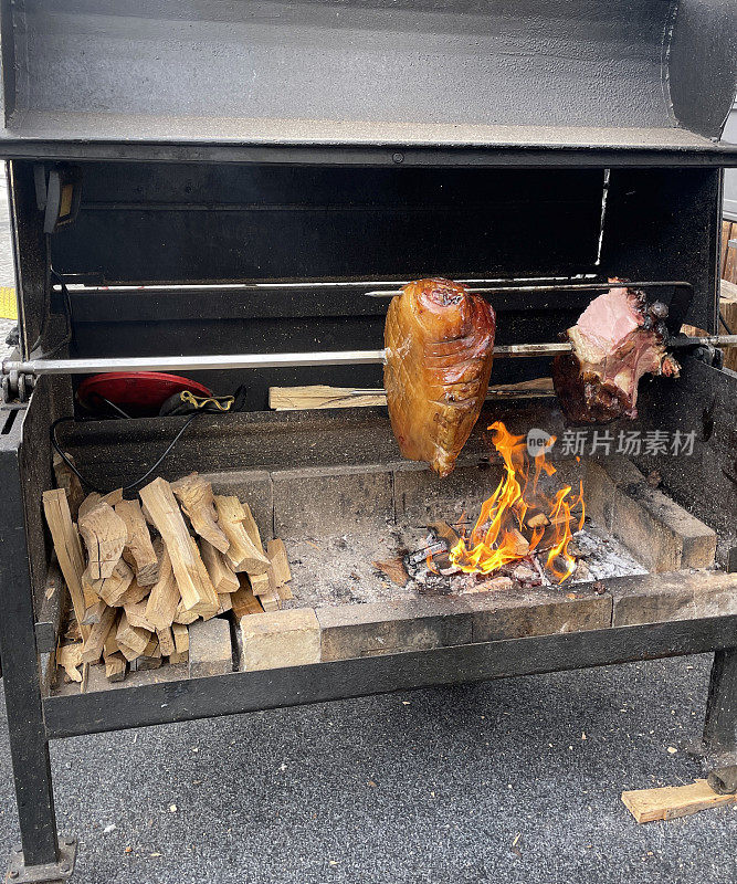 明火烹制的美味猪肉火腿。