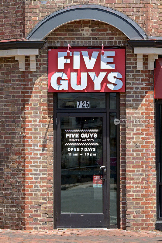 五人汉堡连锁餐厅的入口