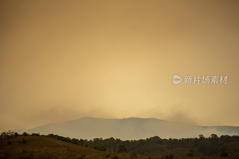 太阳被烟尘吞没