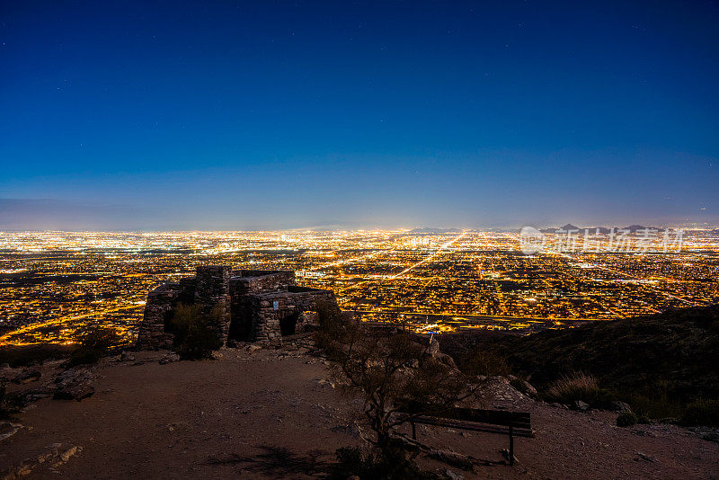 都宾瞭望台上凤凰城的夜景