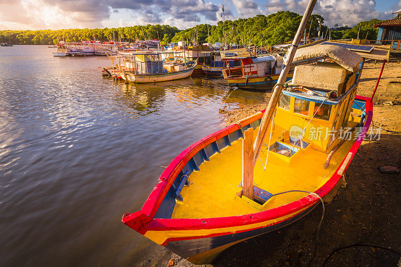 巴西东北部巴伊亚的乡村木船-阿达达的塞古罗港