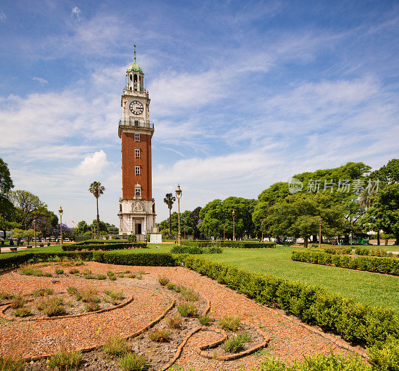 Torre纪念碑和公园在布宜诺斯艾利斯