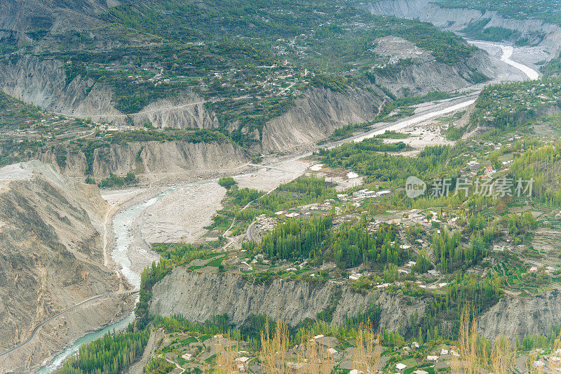 自然景观巴基斯坦秋天的喀喇昆仑山脉，乔戈里峰和南迦帕尔巴特，帕苏山谷和冰川。