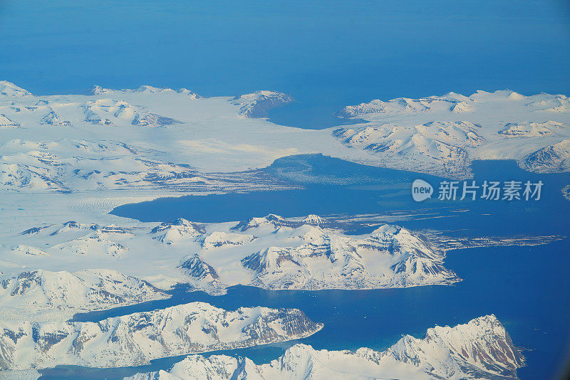 伊斯峡湾美丽的斯匹茨卑尔根山脉景色