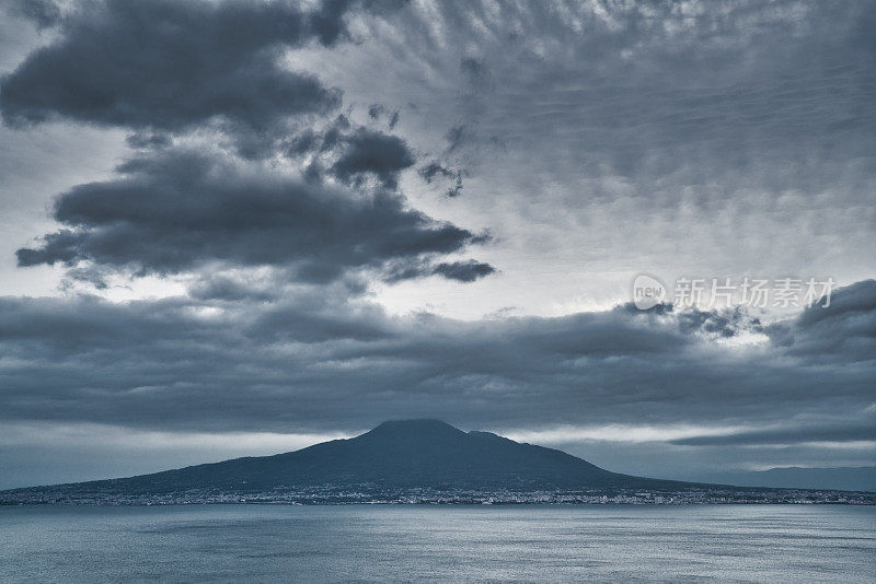 那不勒斯湾火山——意大利维苏威火山