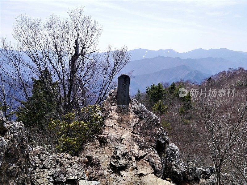 亮上山(亮上山、秩父多摩Kai国家公园、日本100座名山)