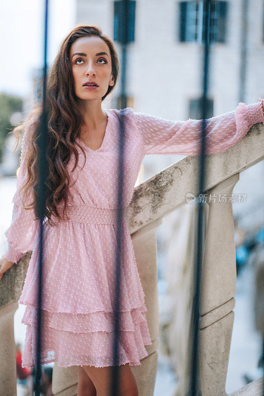 优雅时尚的女性