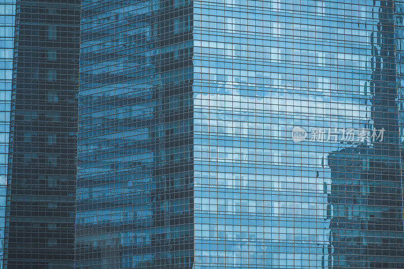 摩天大楼蓝色玻璃幕墙