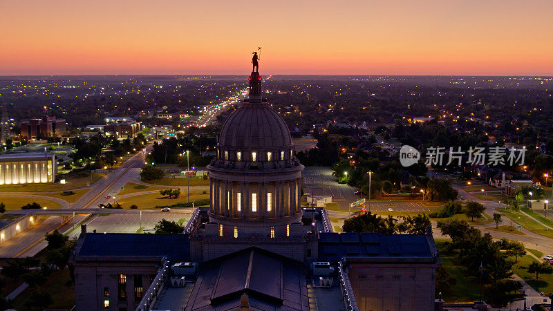 俄克拉荷马州国会大厦黎明前航拍