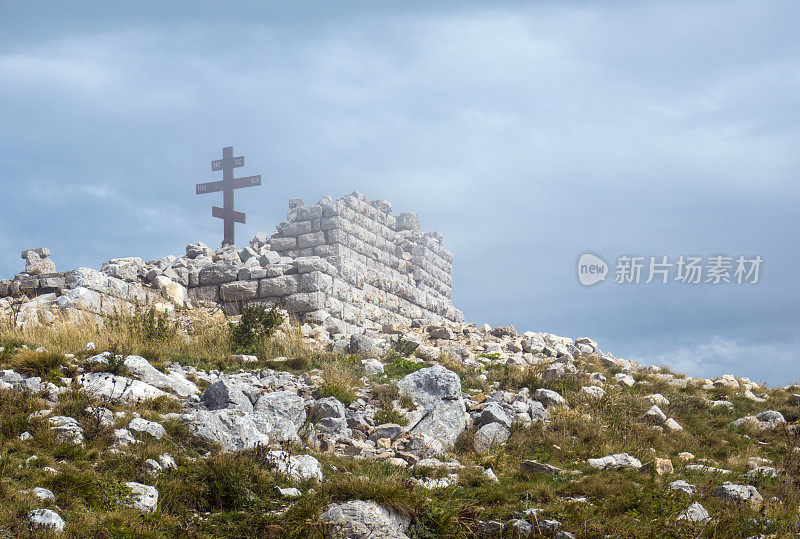 通往Rtanj神秘山路上的古老教堂遗址-塞尔维亚金字塔